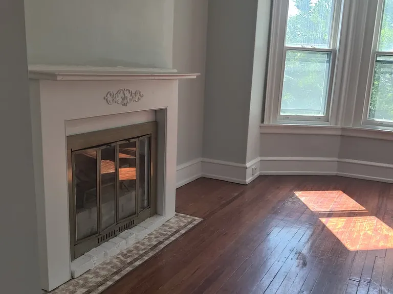 435 E Walnut Ln #1 — Photo 8