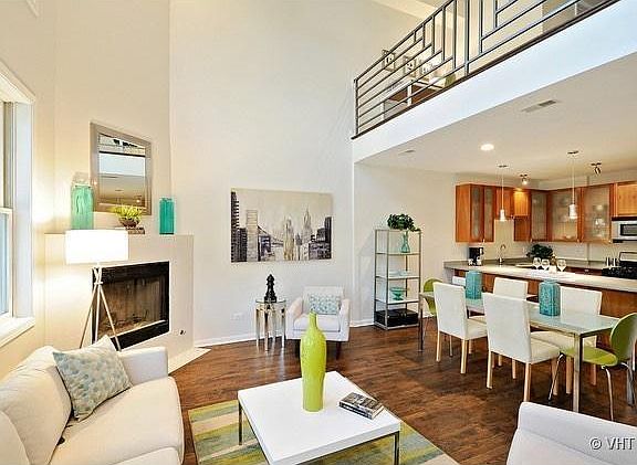 3rd image of 1552 N Leavitt St #1552