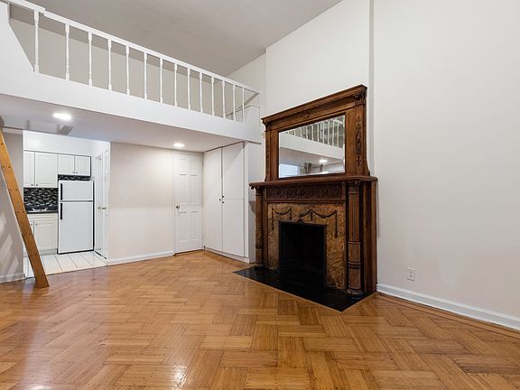 3rd image of 43 W 76th St APT 1A