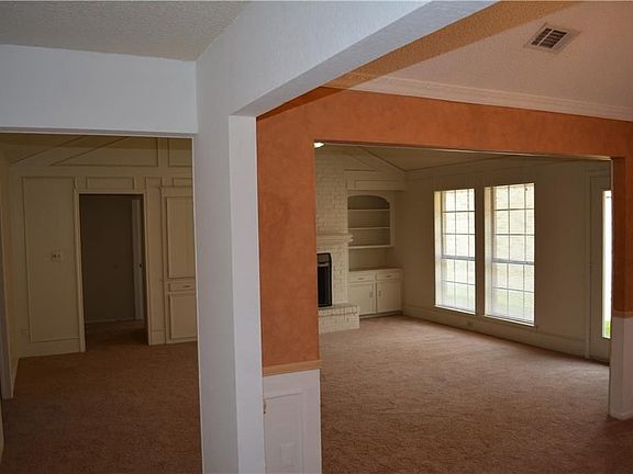 4th image of 2307 Greenpark Dr