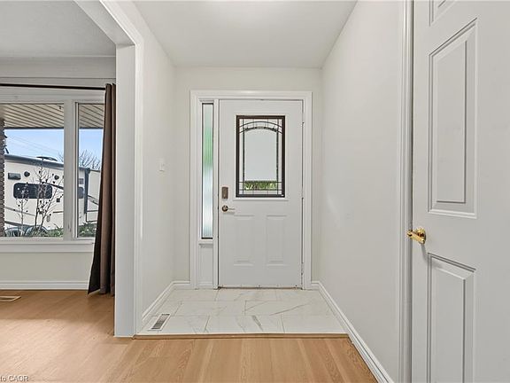 3rd image of 8 Valanna Ct