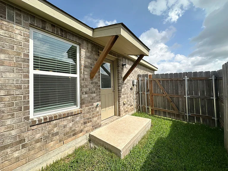 1837 Clovis Dr — Photo 35