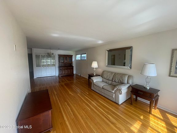 4th image of 40 Mariette Place