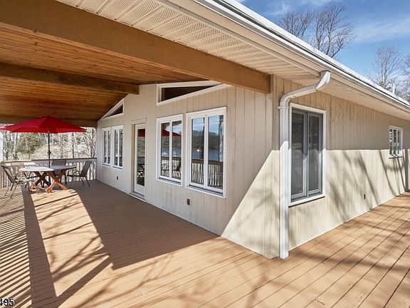 4th image of 1103 Lakeside Dr E