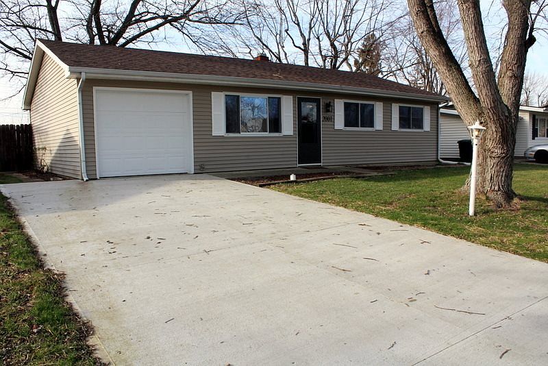 1st image of 2001 S Victoria Dr