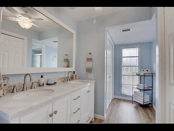 3rd image of 614 SE 28th Ter