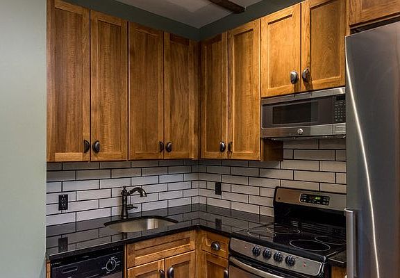 3rd image of 181 Montrose Ave #3S