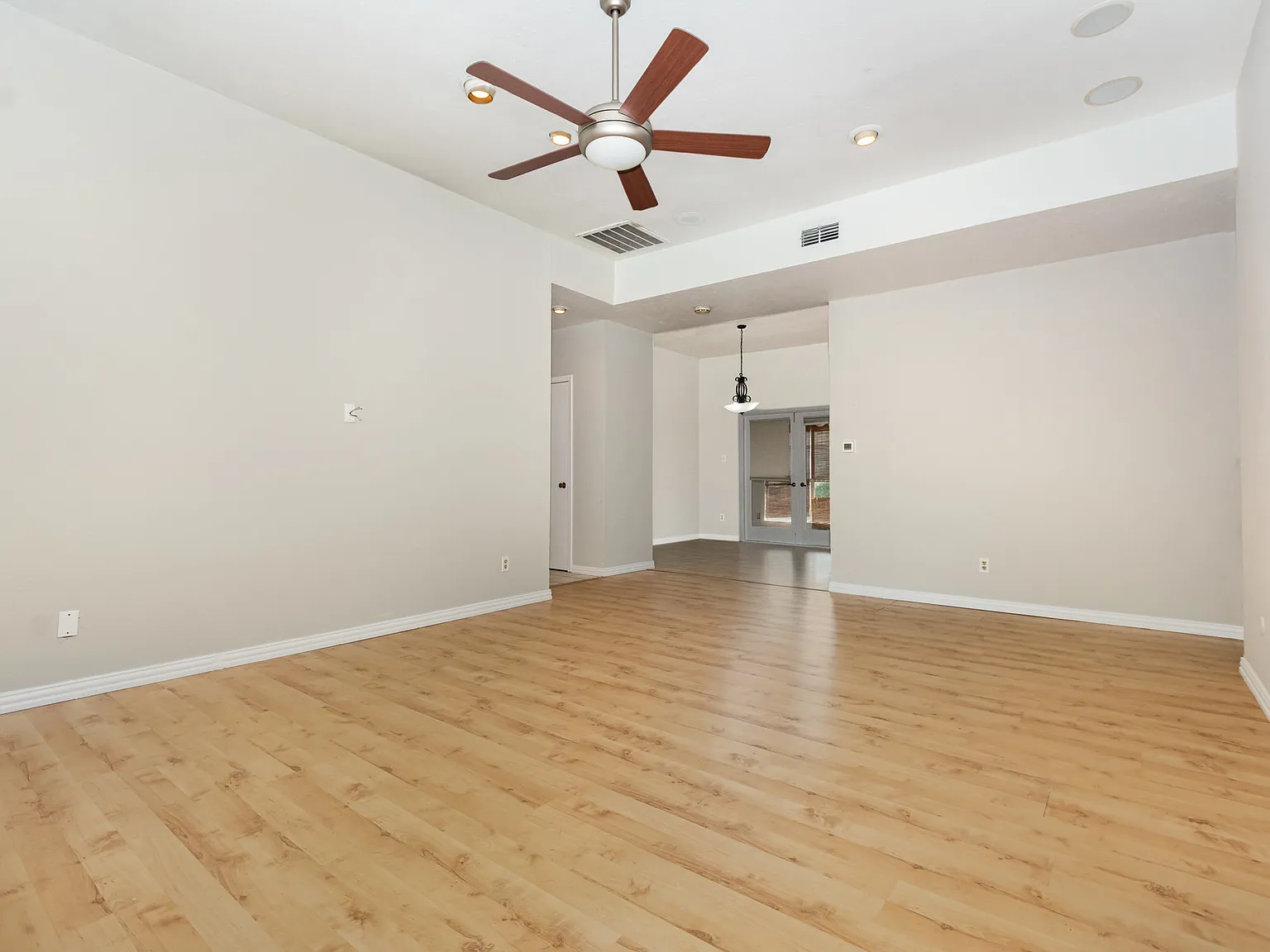 10438 High Hollows Dr — Photo 4