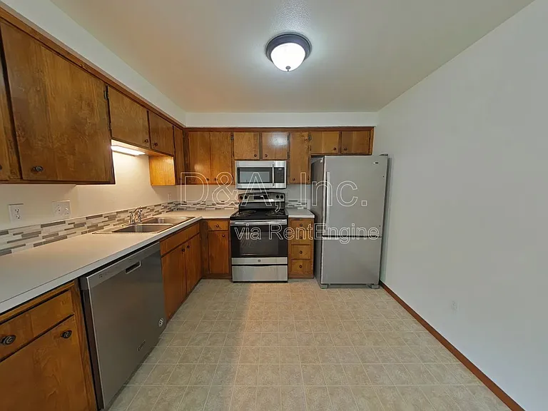 3288 NE Lancaster St #4 — Photo 3