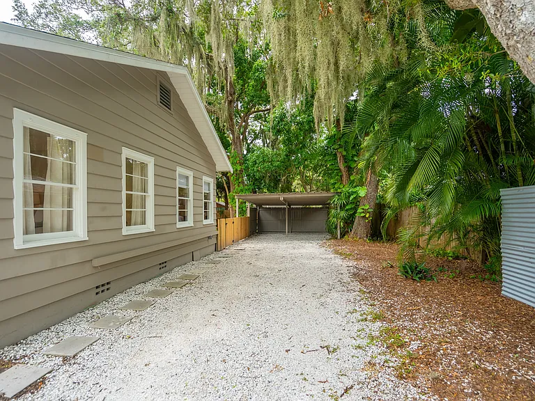 1010 Virginia Dr — Photo 15