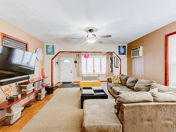 3rd image of 10520 133rd St