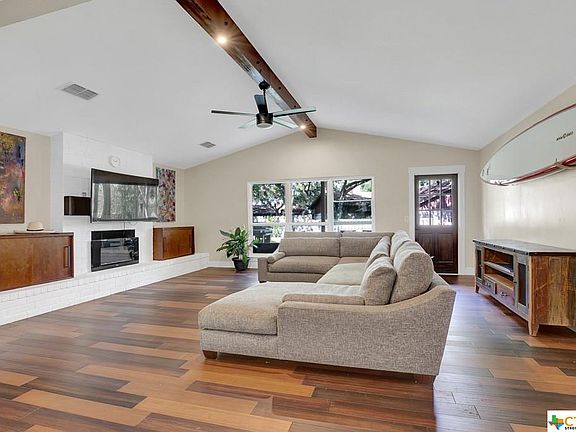 4th image of 818 Twin Oaks Dr