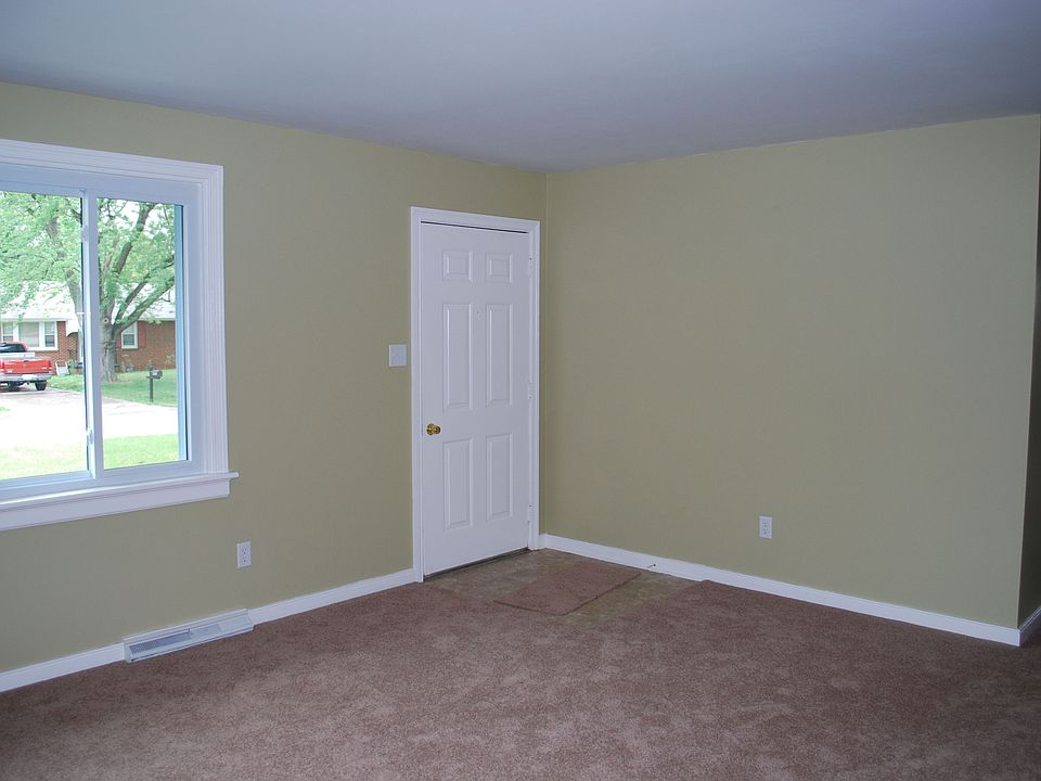 Living Room with new neutral carpeting.