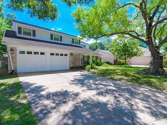 Double wide driveway gives plenty of space for fun in the afternoons or plenty of space for when family comes to visit during the holidays.