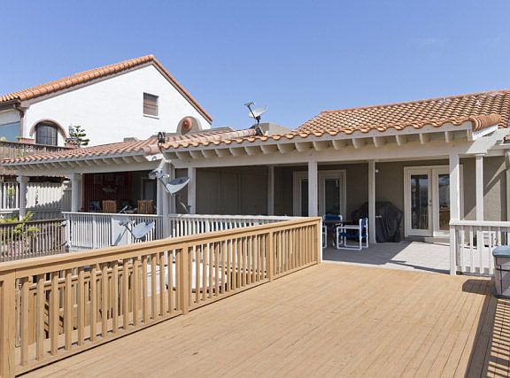3rd image of 1303 Harbor Island Dr #B