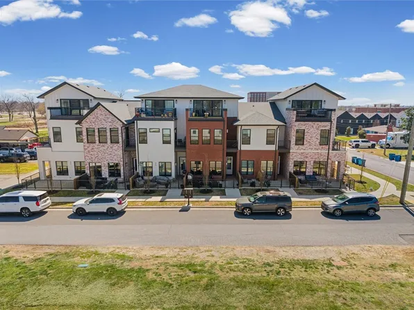 533 SW 5th St, Bentonville, AR 72712