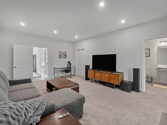 5th image of 1810 Fowler St