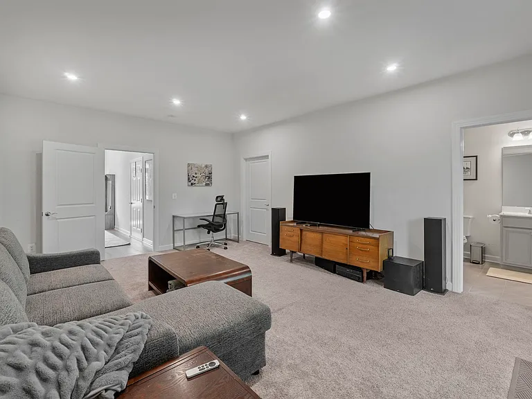 1810 Fowler St — Photo 5