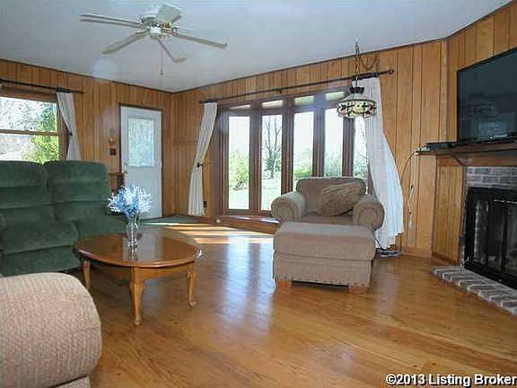 3rd image of 2501 Charles Ct