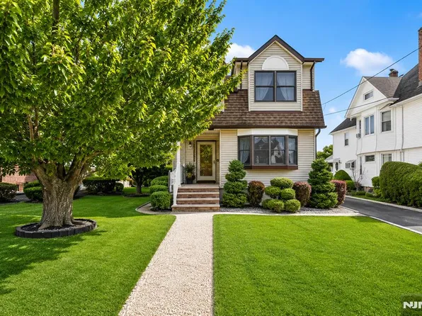 307 Raymond St, Hasbrouck Heights, NJ 07604