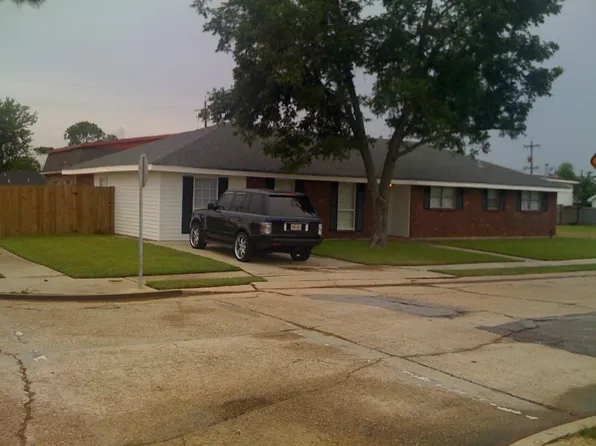 4800 Rosalia Dr, New Orleans, LA 70127