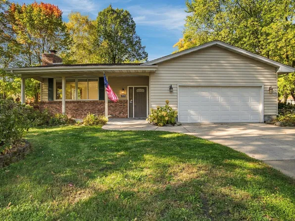 2430 Floral Dr, White Bear Lake, MN 55110