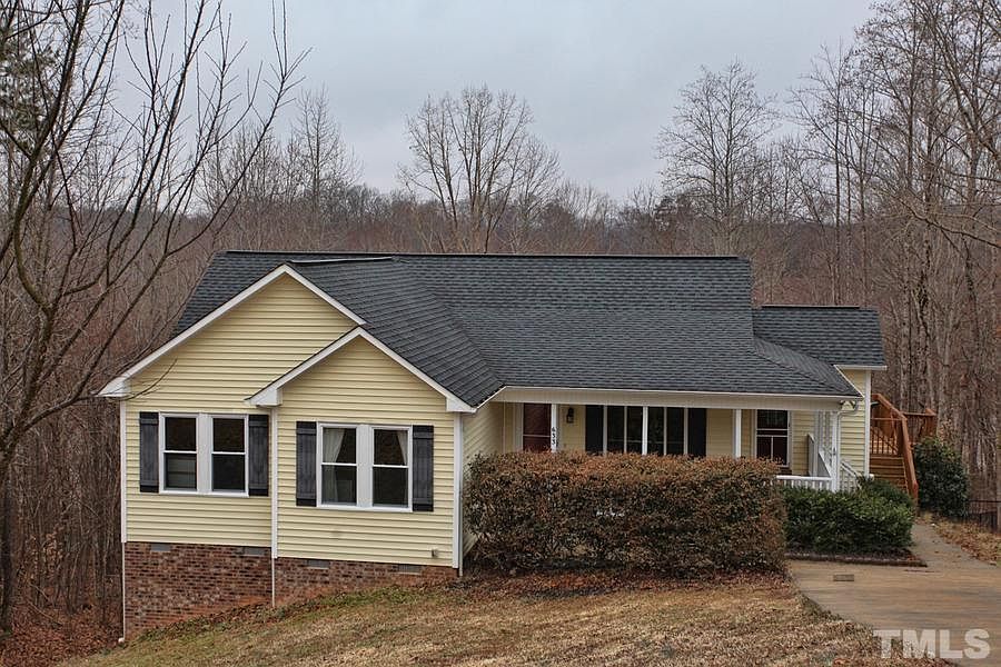 1st image of 633 Waterbury Ct