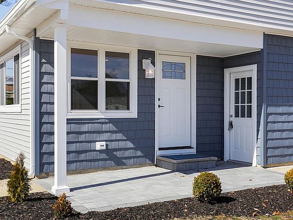 2nd image of 16 Roxton Pl