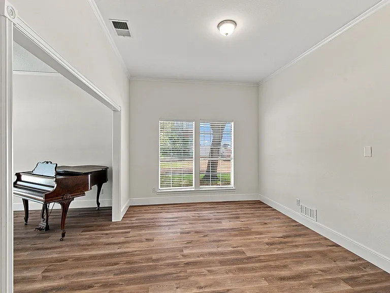 1205 Shannon Ln — Photo 16