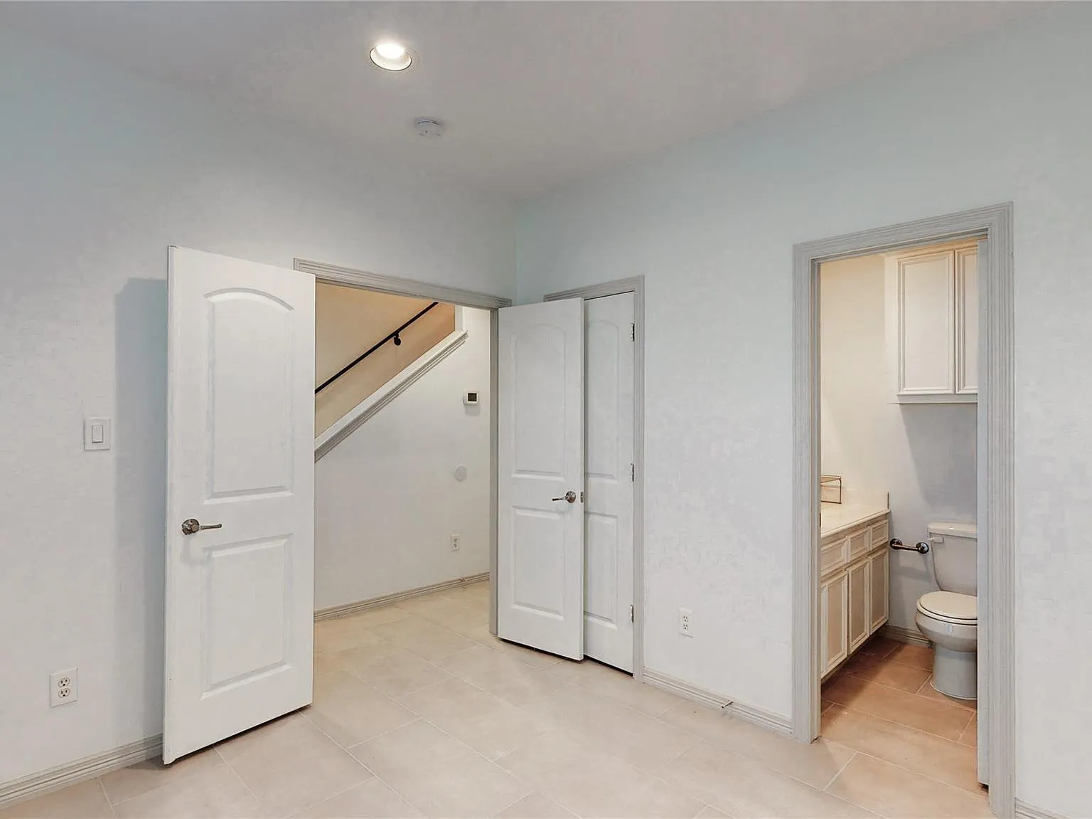 3 bed, 3.5 bath, 1678 sqft, $2,700 — Photo 4