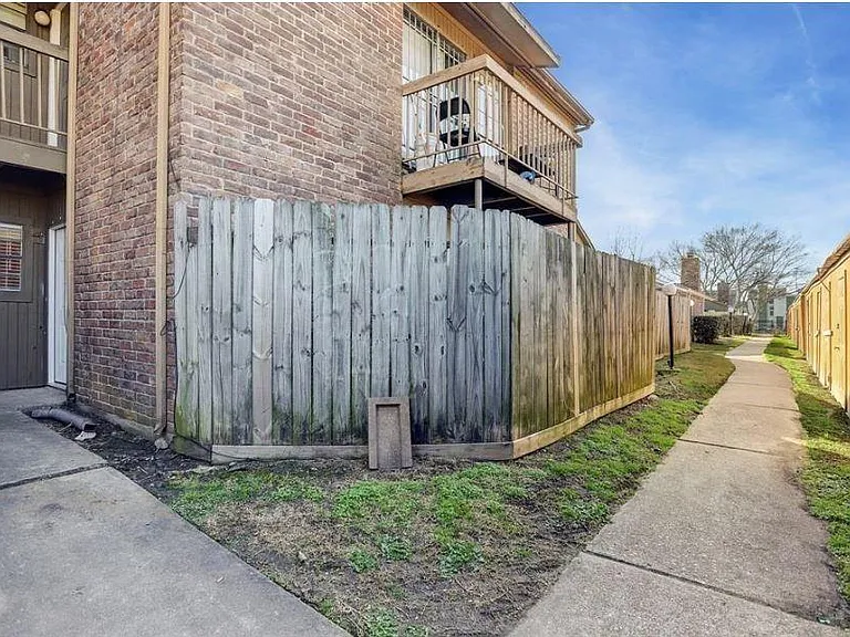 9550 Deering Dr #305 — Photo 1