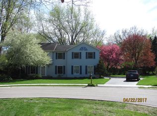 2S460 Menomini Ct, Wheaton, IL 60189