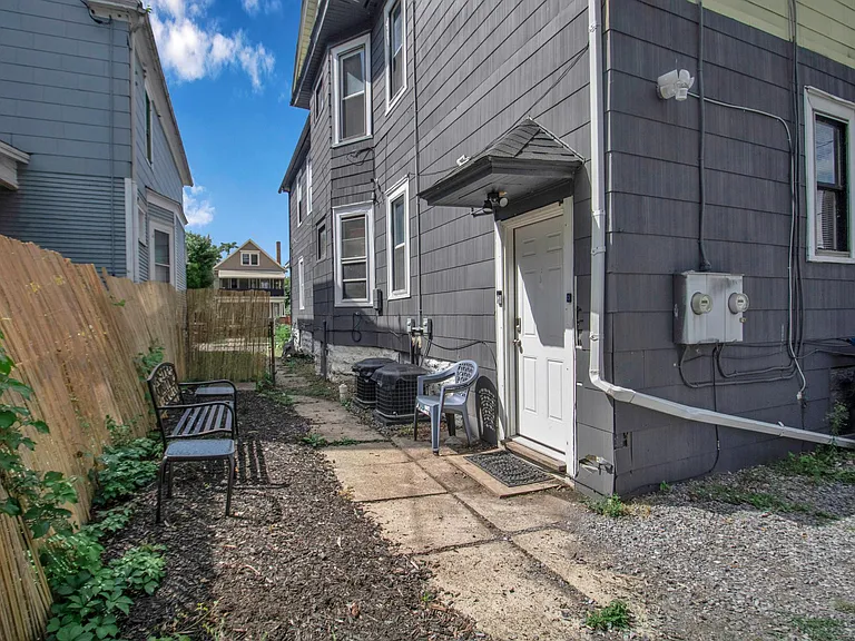134 E Delavan Ave #1 — Photo 16