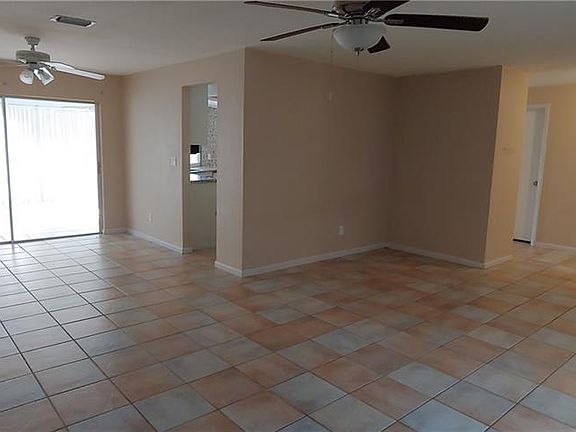 4th image of 3537 SE 1st Pl