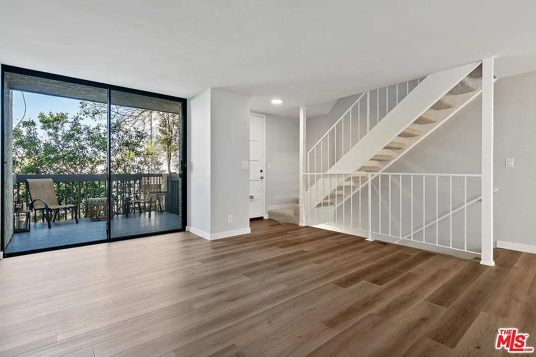 2 bed, 1.5 bath, 1053 sqft, $5,995 — Photo 4