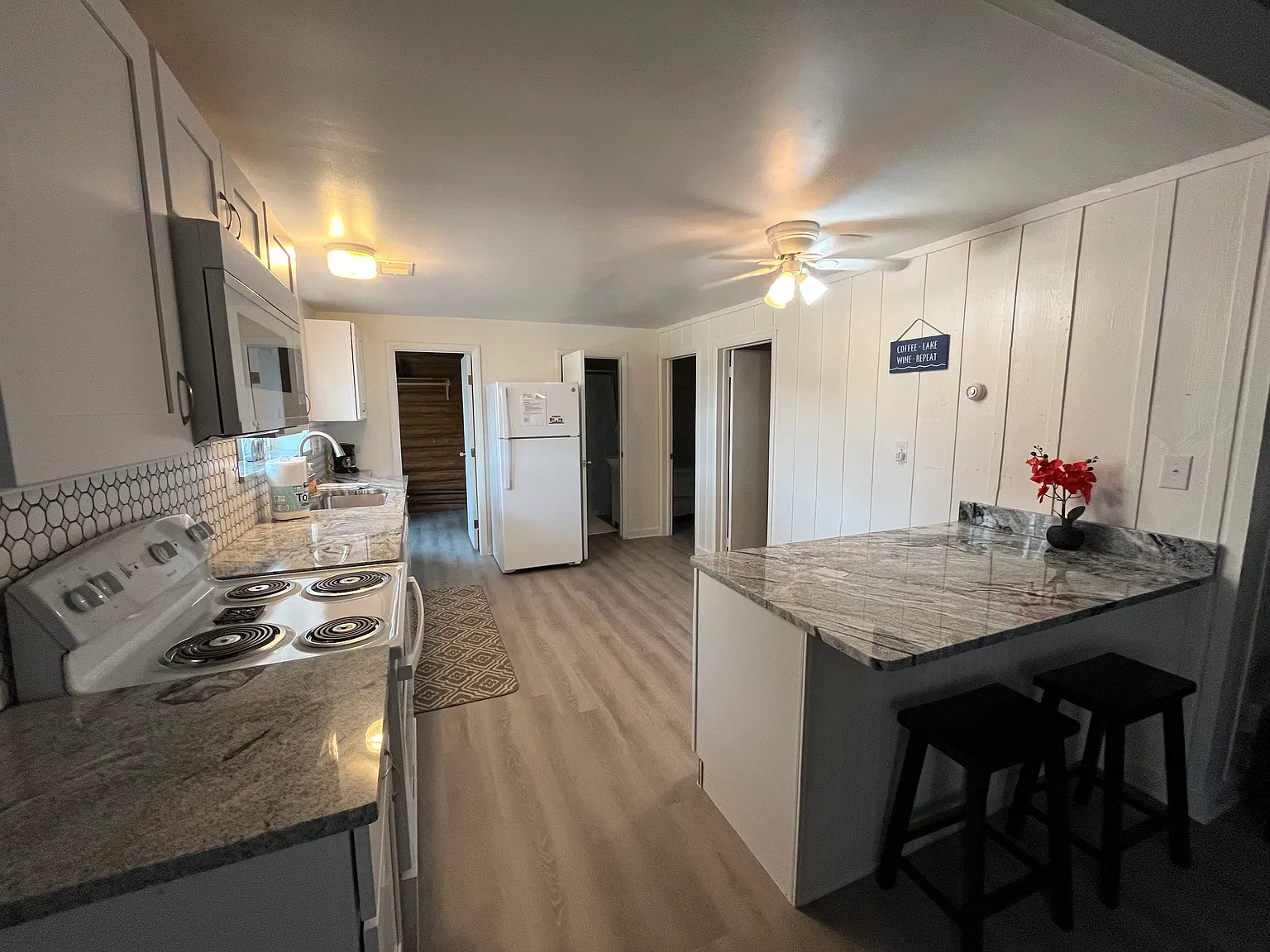 2 bed, 1.0 bath, $1,350 — Photo 4