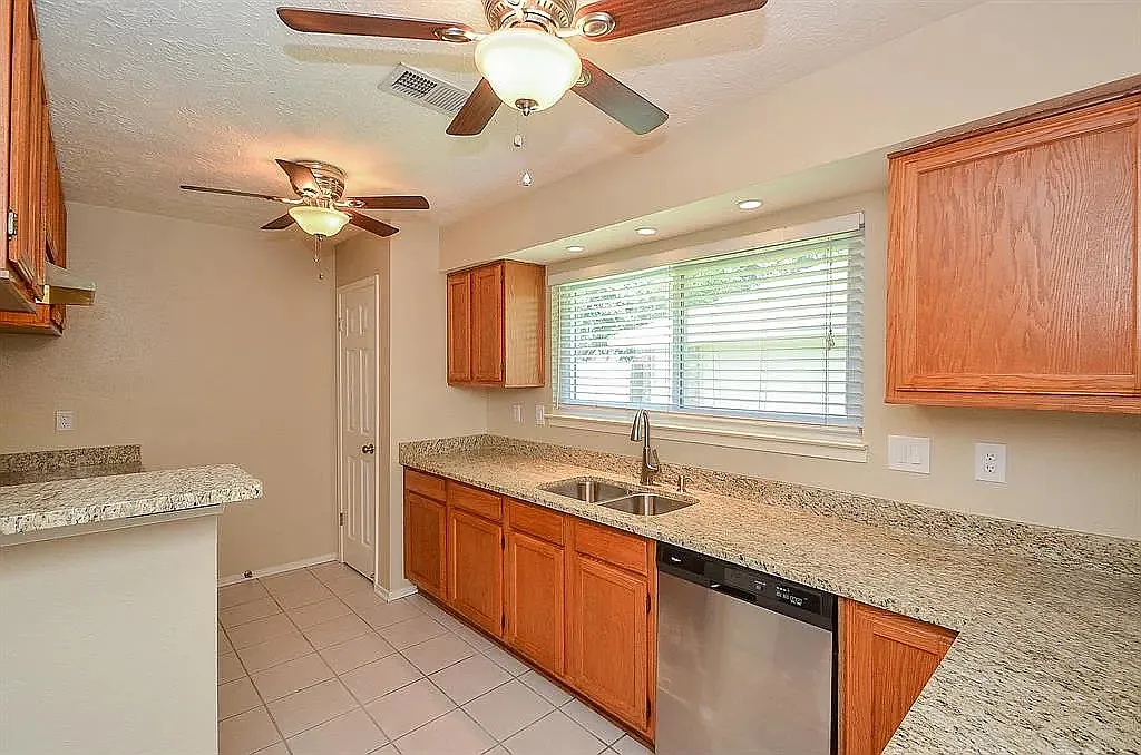 3 bed, 1767 sqft, $1,500 — Photo 3
