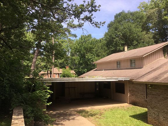 5th image of 902 Woodlawn St