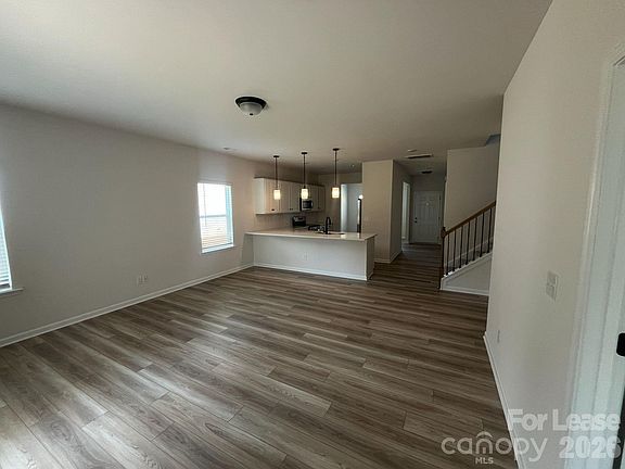3rd image of 1100 Langston Ln