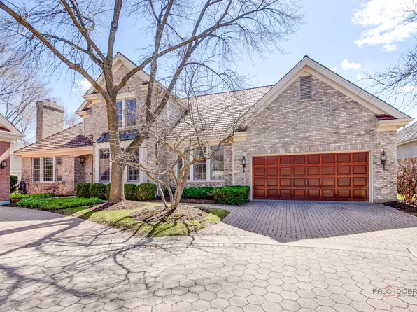 2 Groton Ct, Lincolnshire, IL 60069