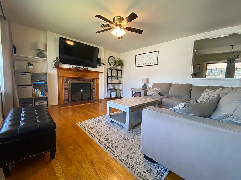 1006 Young Pl — Photo 6