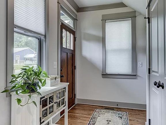 4th image of 2150A Oakland St