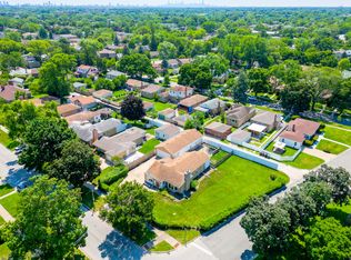 5261 Mulford St, Skokie, IL 60077