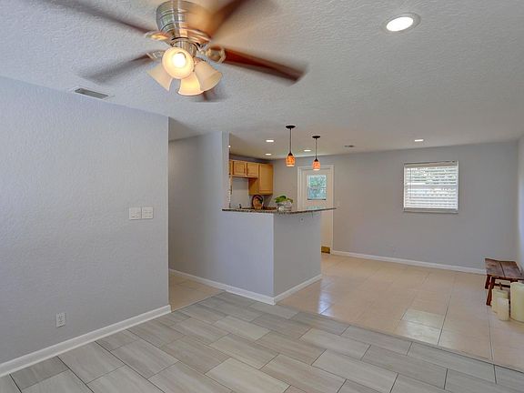 4th image of 314 NW 12th Avenue