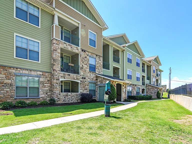 Wellington Grande Apartment Homes — Photo 15