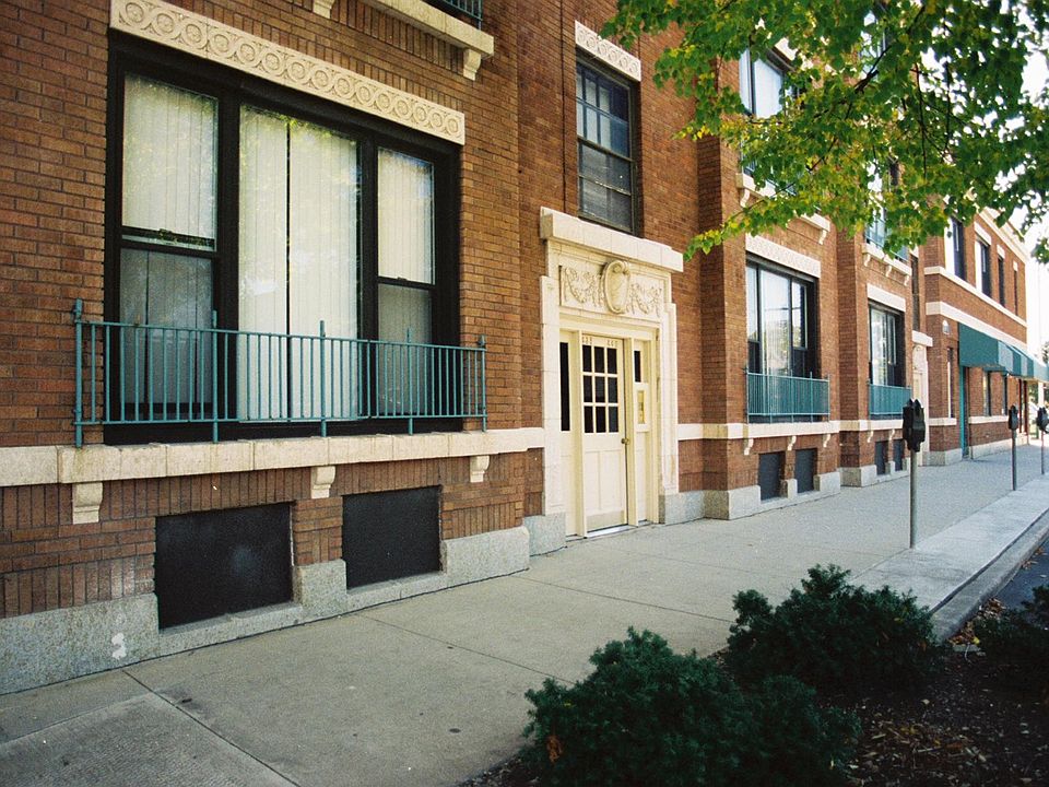 1st image of 438 S Lombard Ave APT 1