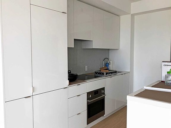 3rd image of 7 Grenville St #5708