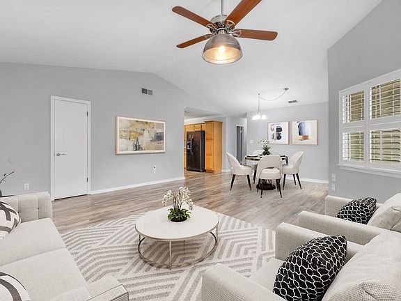 2nd image of 3238 Earl Dr