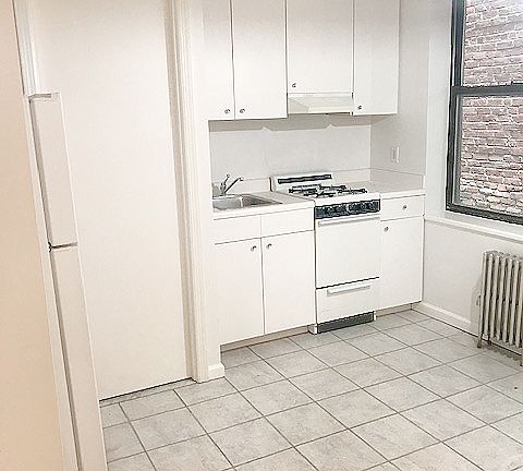 4th image of 104 Sullivan St APT 13