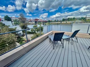 910 NW Naito Pkwy APT I25, Portland, OR 97209